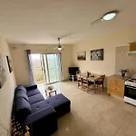 Peaceful 2 Bed, 2 Bath Flat & Breathtaking Views * 梅利哈