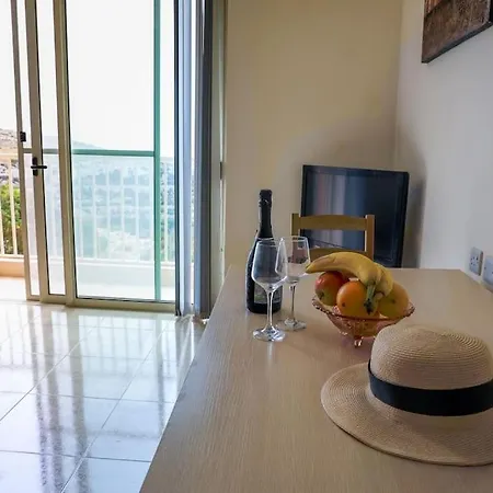 Peaceful 2 Bed, 2 Bath Flat & Breathtaking Views *