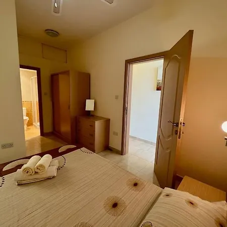 Peaceful 2 Bed, 2 Bath Flat & Breathtaking Views Apartment *