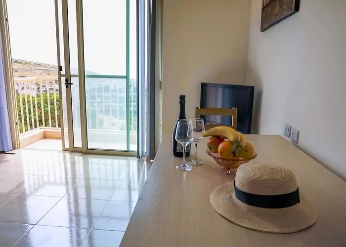 Peaceful 2 Bed, 2 Bath Flat & Breathtaking Views *