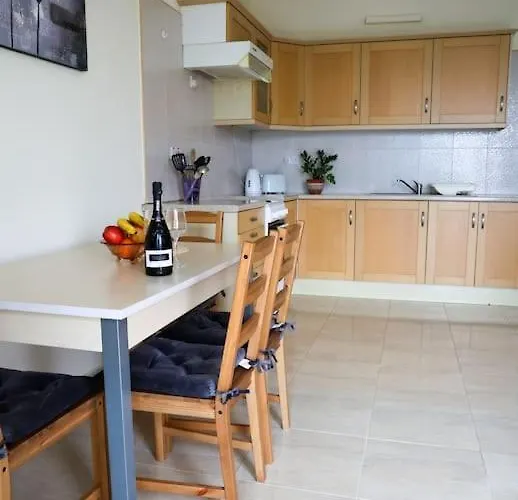 Peaceful 2 Bed, 2 Bath Flat & Breathtaking Views * 梅利哈