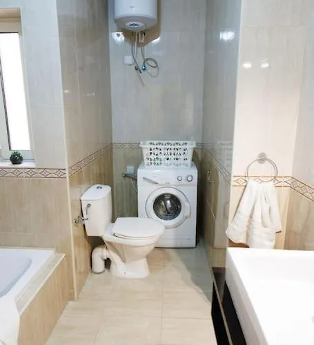 Peaceful 2 Bed, 2 Bath Flat & Breathtaking Views * 梅利哈